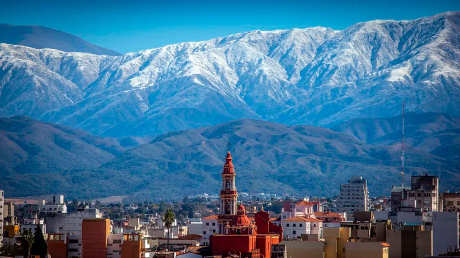 Salta en invierno: cielos limpios, cerros y buena mesa